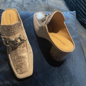 Donald Pliner CAAPE2KS  Size 10  Light Taupe -  Suede